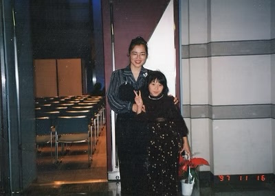 母親と一緒にコンサートホールを訪れた幼少期の思い出