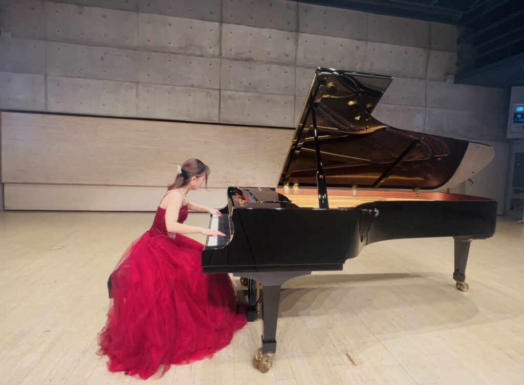 音楽大学でのグランドピアノ演奏発表会